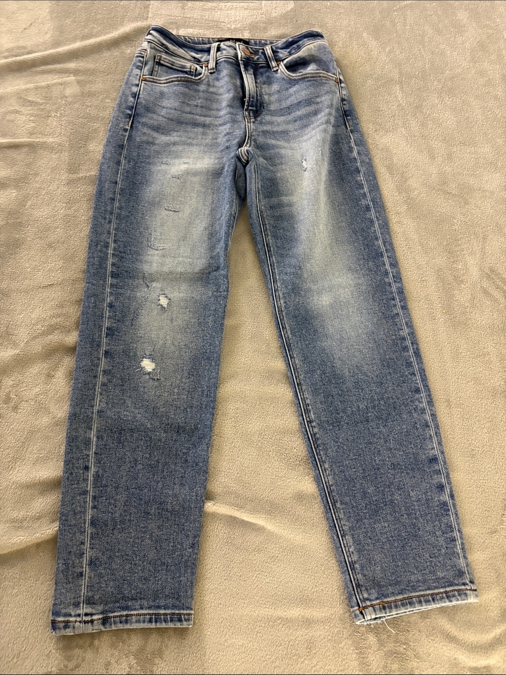 High-Rise Straight Jeans in Faded Blue